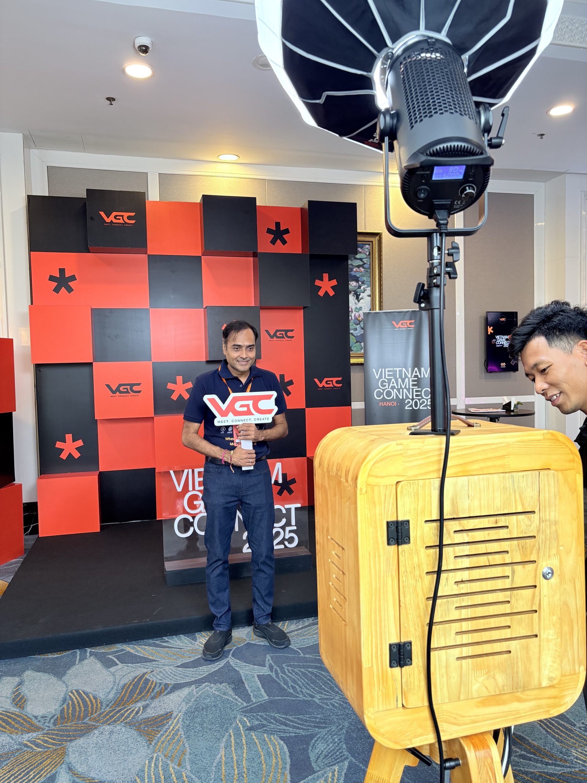 Cách lựa chọn thiết bị chụp ảnh và ánh sáng phù hợp để có những bức ảnh photobooth chất lượng cao 1 IMG 1590 scaled