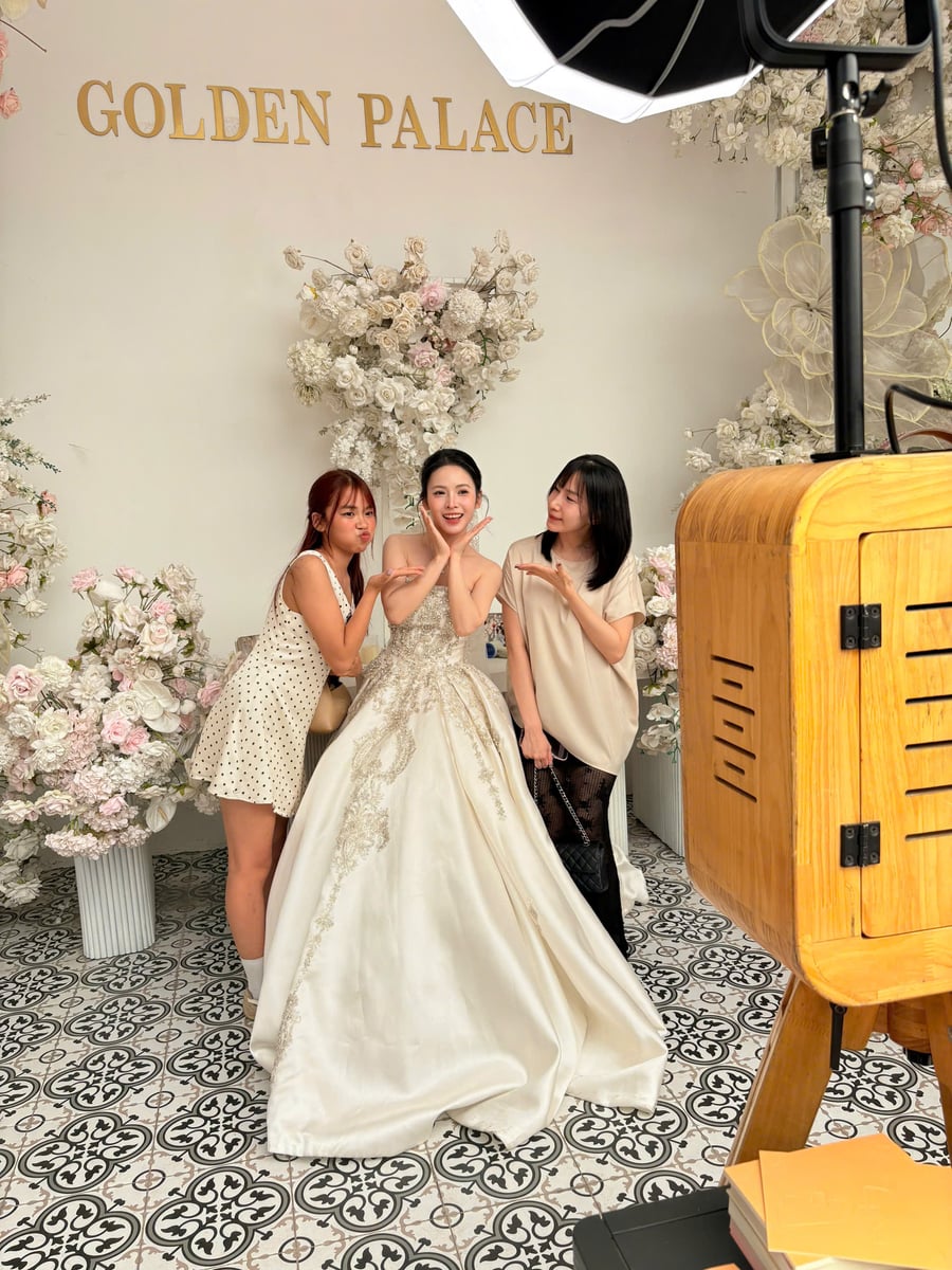 Hướng dẫn cách thiết lập không gian photobooth chuyên nghiệp để thu hút khách tham dự sự kiện 5 thiết lập không gian photobooth - Quay video 360 slow motion