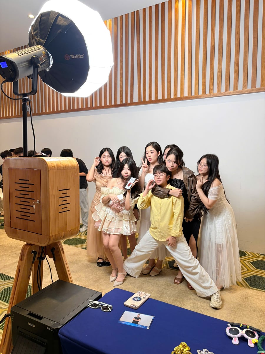 photobooth chụp ảnh lấy liền và photobooth 360 độ - Photobooth chụp ảnh lấy liền là gì?