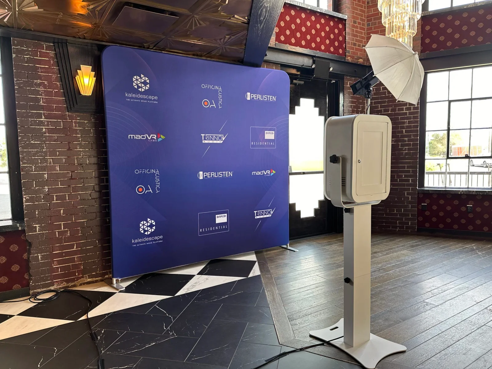 Top 5 mẫu photobooth được ưa chuộng nhất cho sự kiện doanh nghiệp tại Hà Nội 4 photobooth cho sự kiện doanh nghiệp